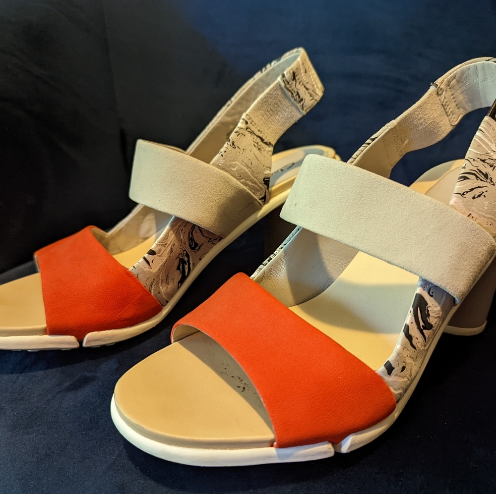 Stylish and comfortable orange and marble Clarks heel sandals size 9.5